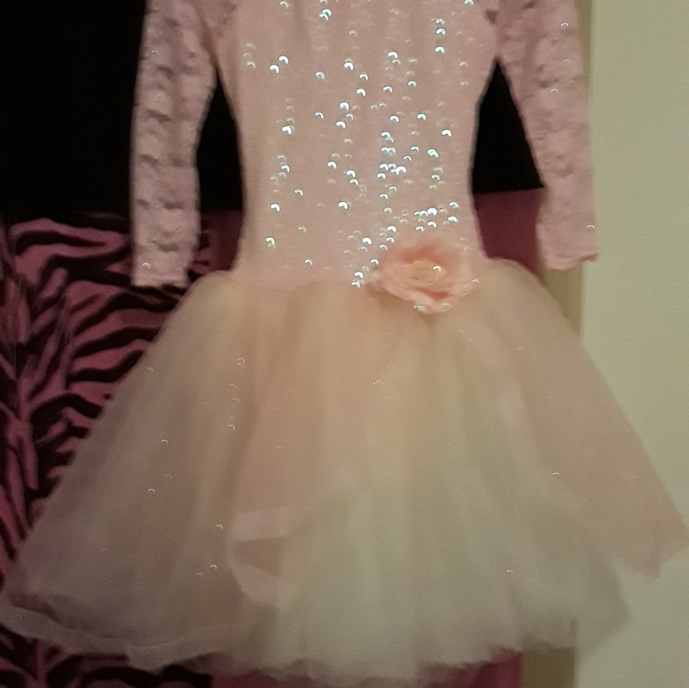 Dresses - Picture 4 of 7
